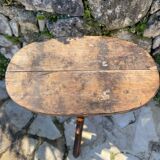 Small tripod pedestal table in walnut from the 19th century