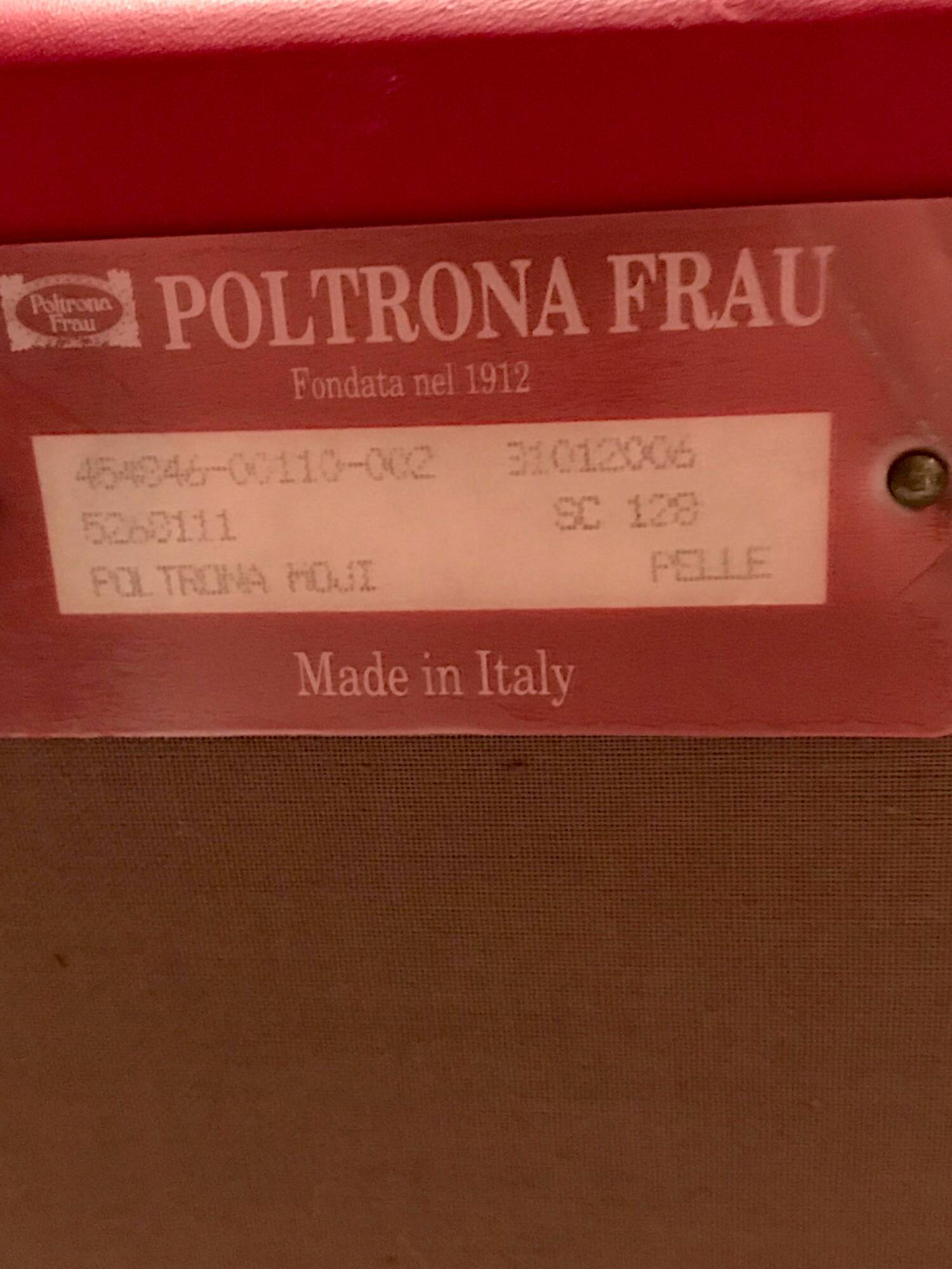 Poltrona Frau - Pair of red leather armchairs, “Moji” model - c. 2000
