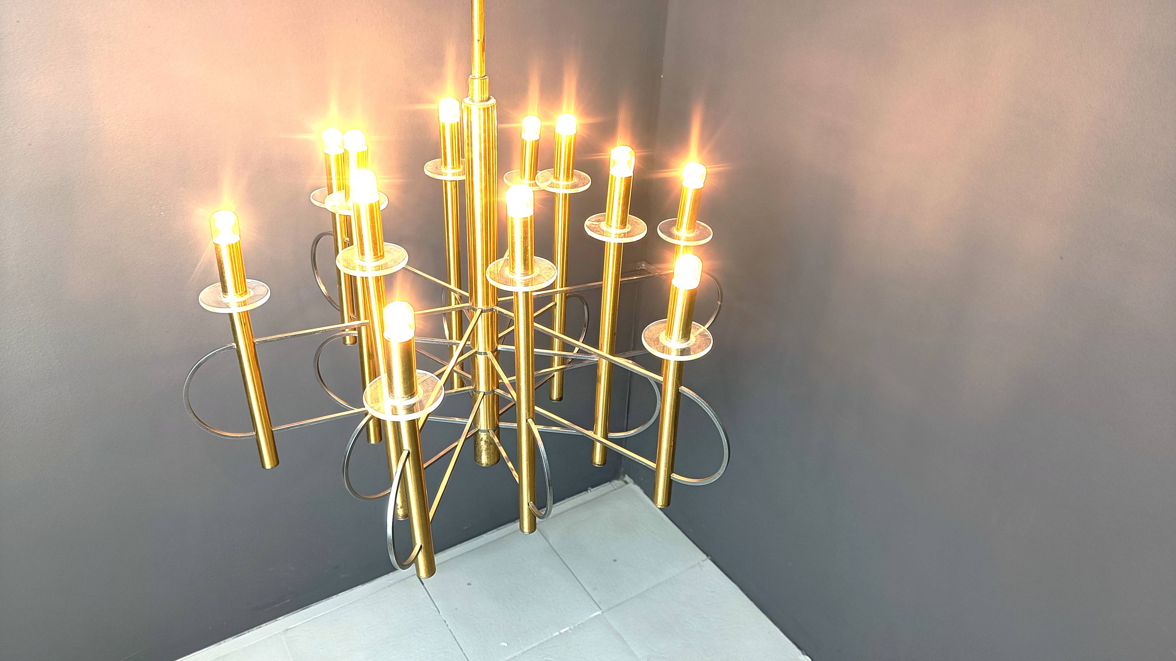 Sculptural chandelier by Gaetano Sciolari, 1970.