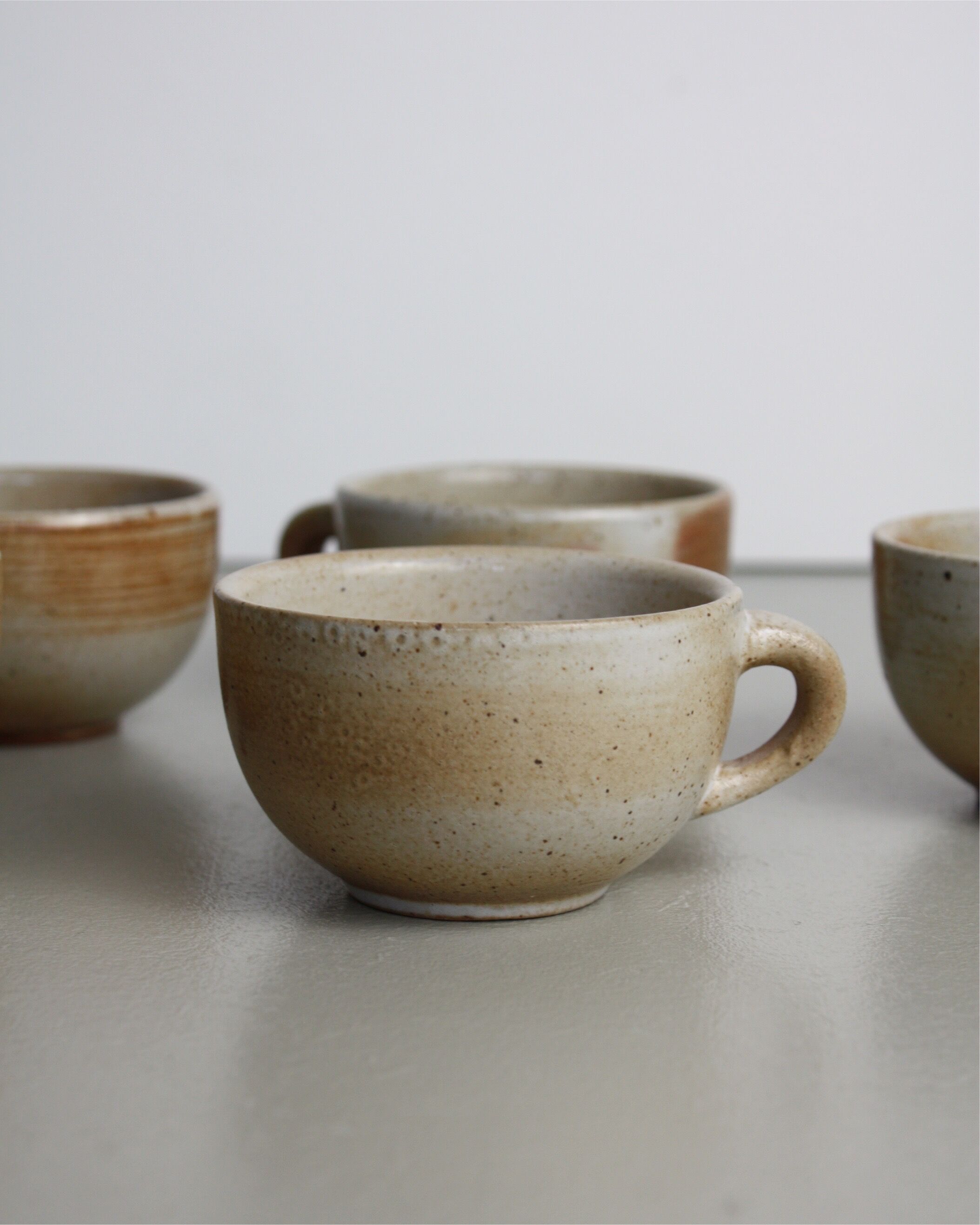 Set of 8 sandstone cups with saucers Sandstone of the Marais