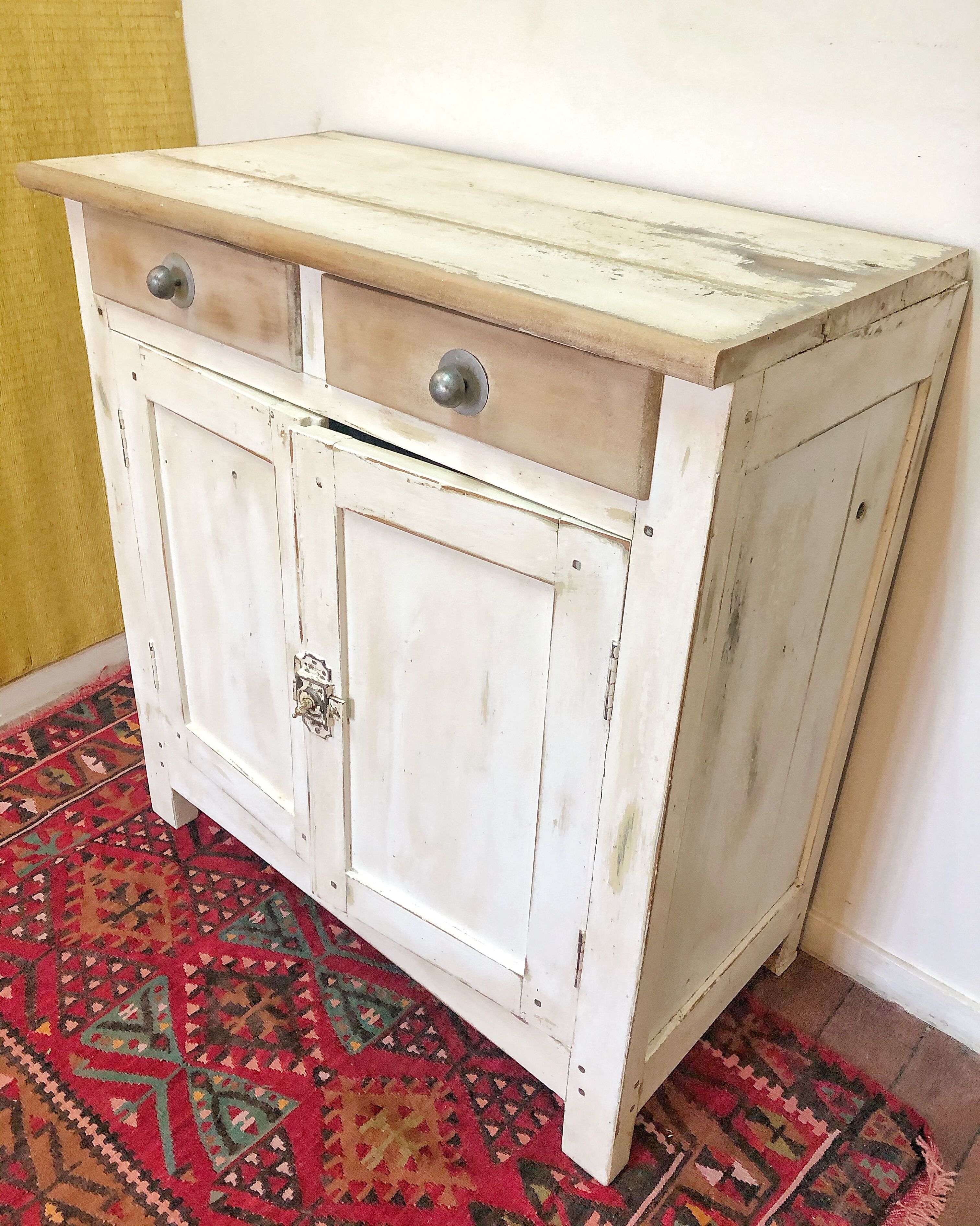 Skated Parisian buffet