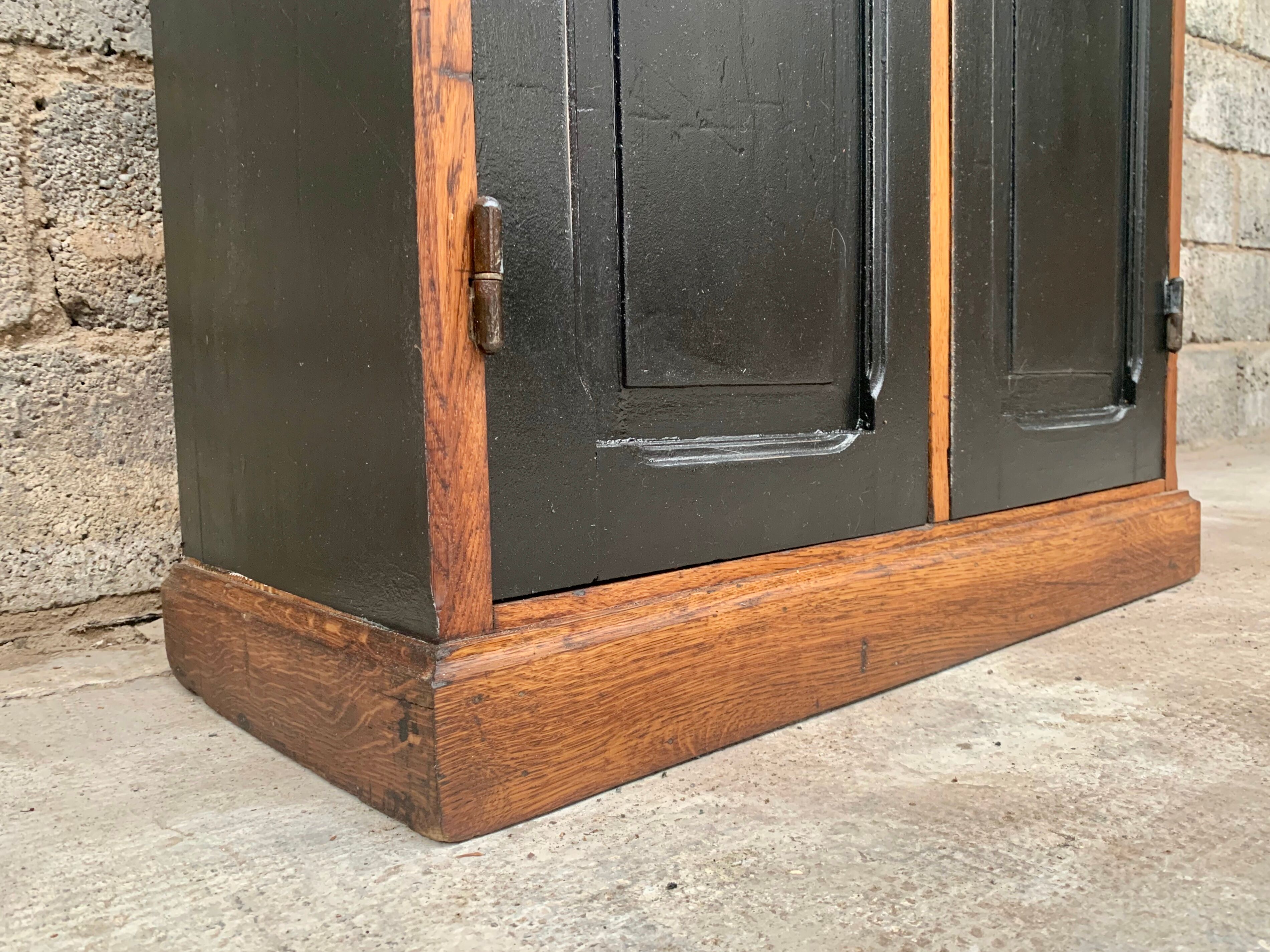 Armoire parisienne vintage à 2 portes meuble à chaussures