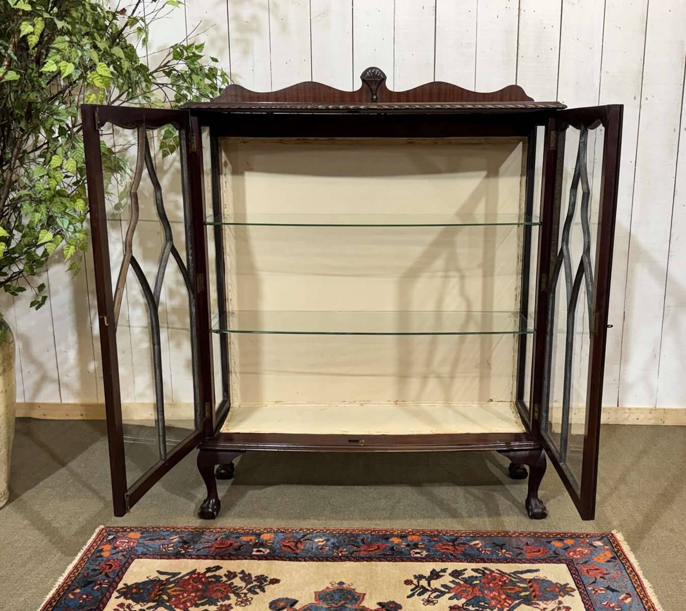 1930s English display cabinet in mahogany