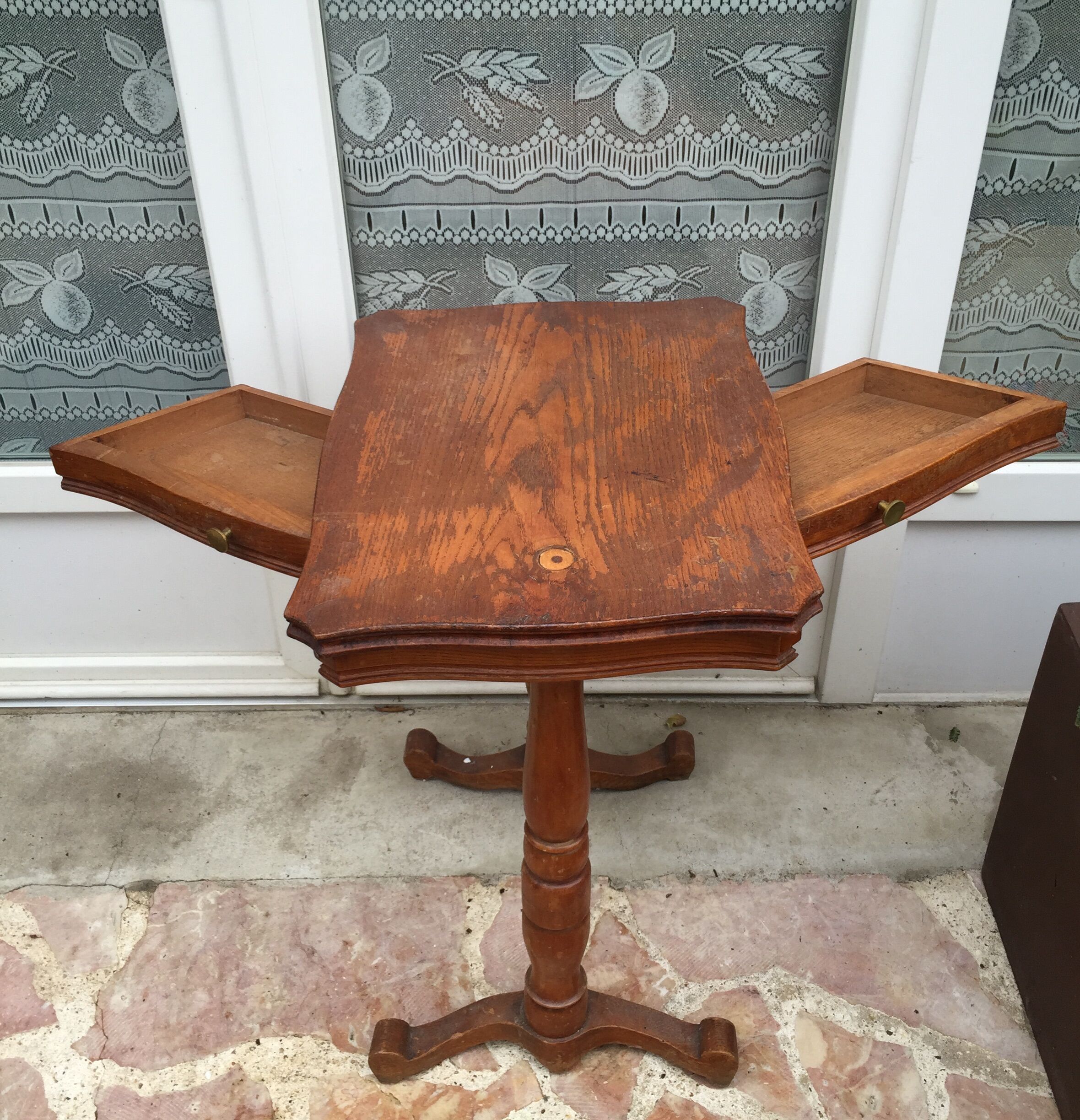 Old wooden sewing worker