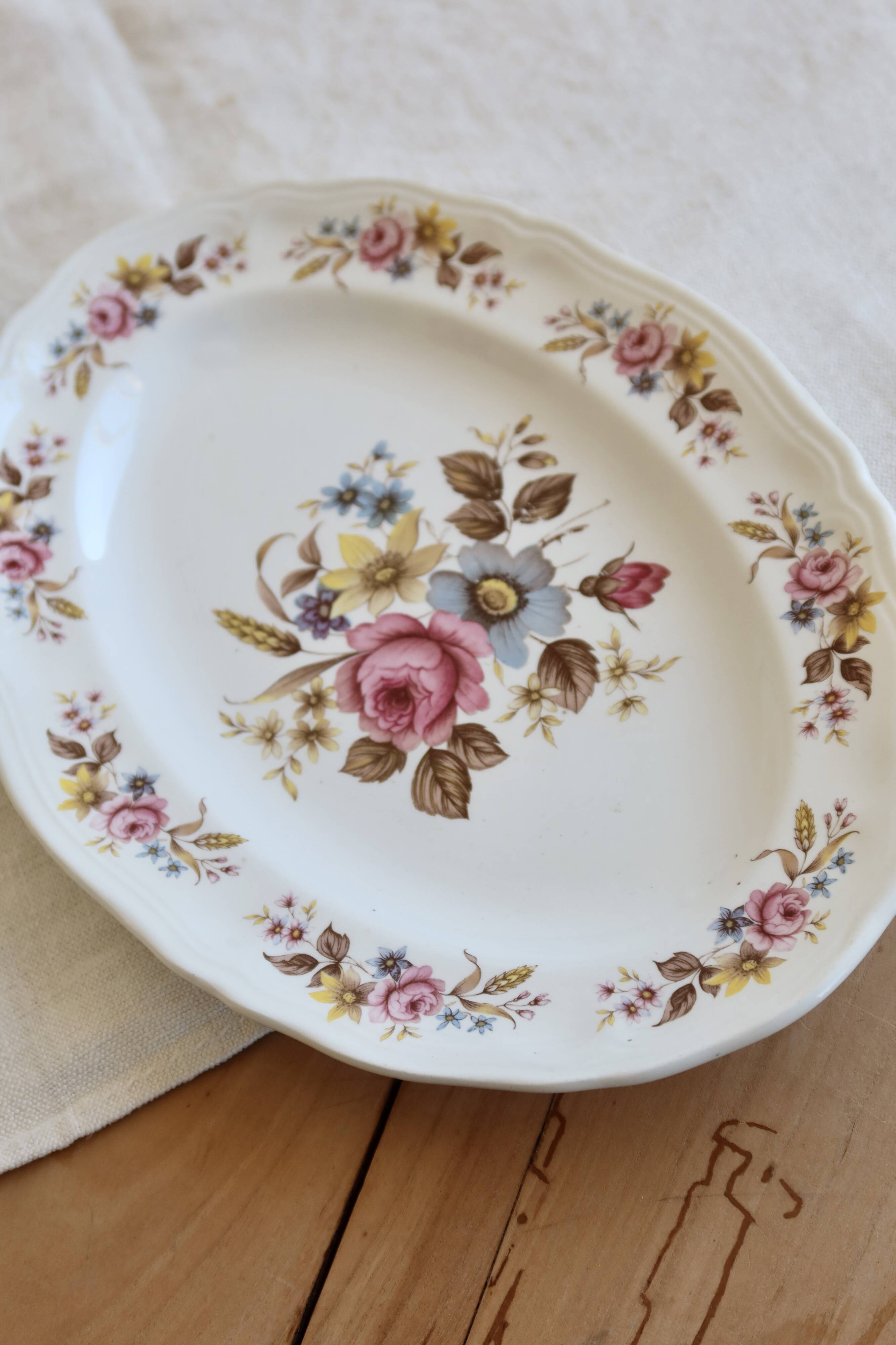 Ravier vintage Moulin des Loups white porcelain - Bouquet decoration