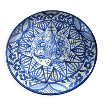 Large wall plate in majolica signed by Enrique Crespo, Artesania years.