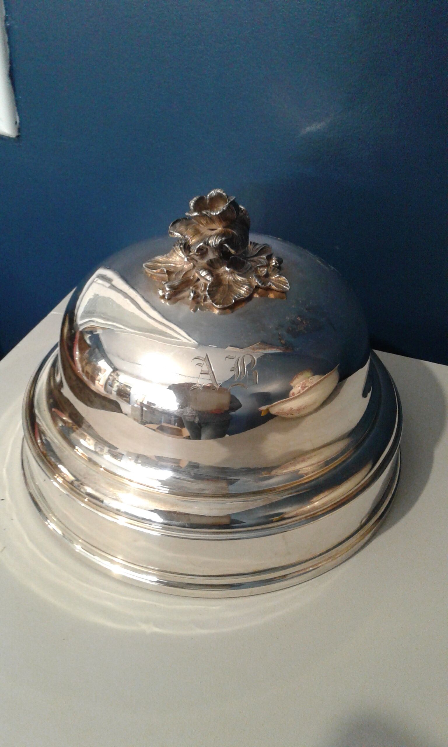 Service bell . Silver metal. Monogram AB