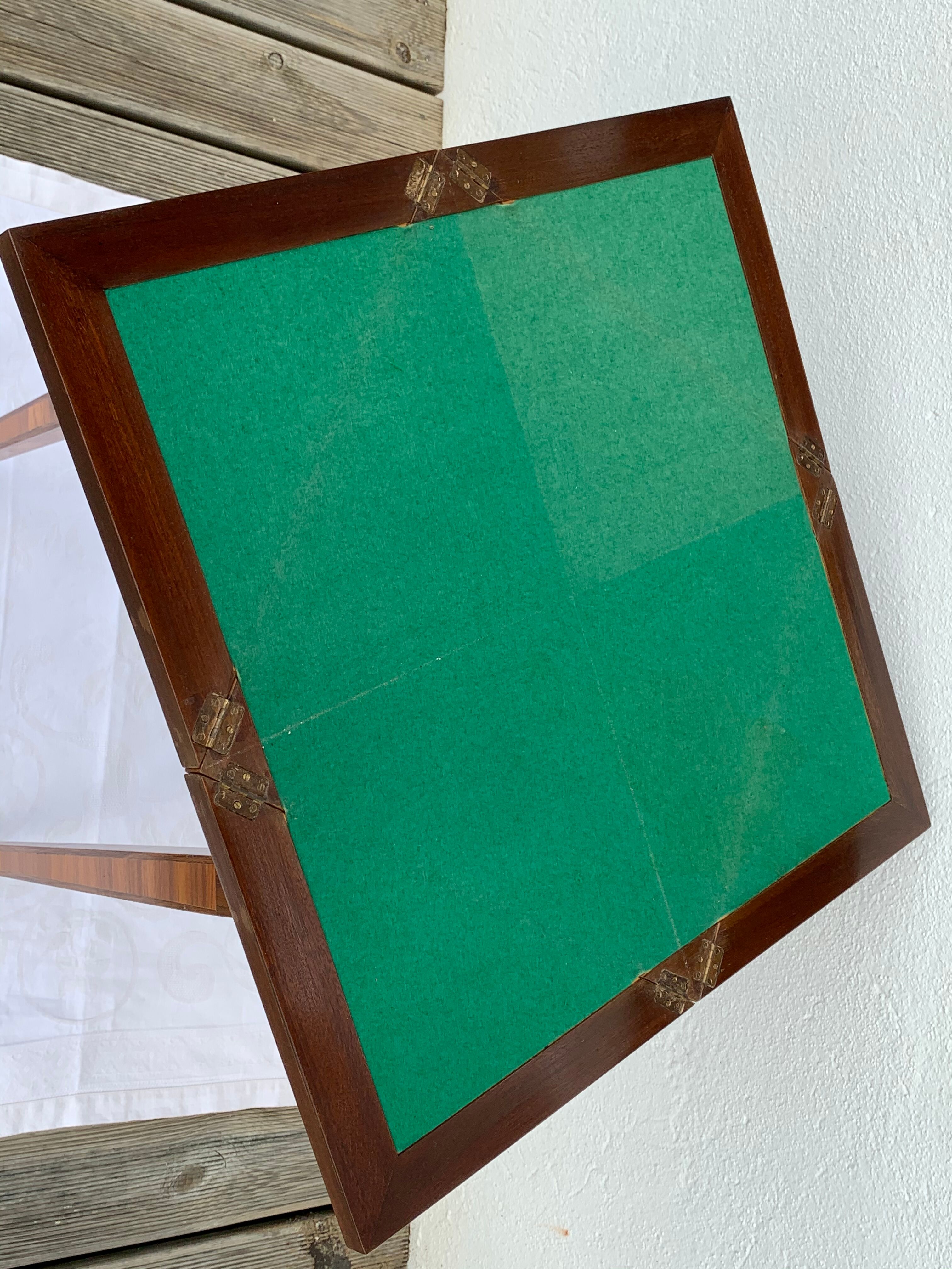 Game table called handkerchief