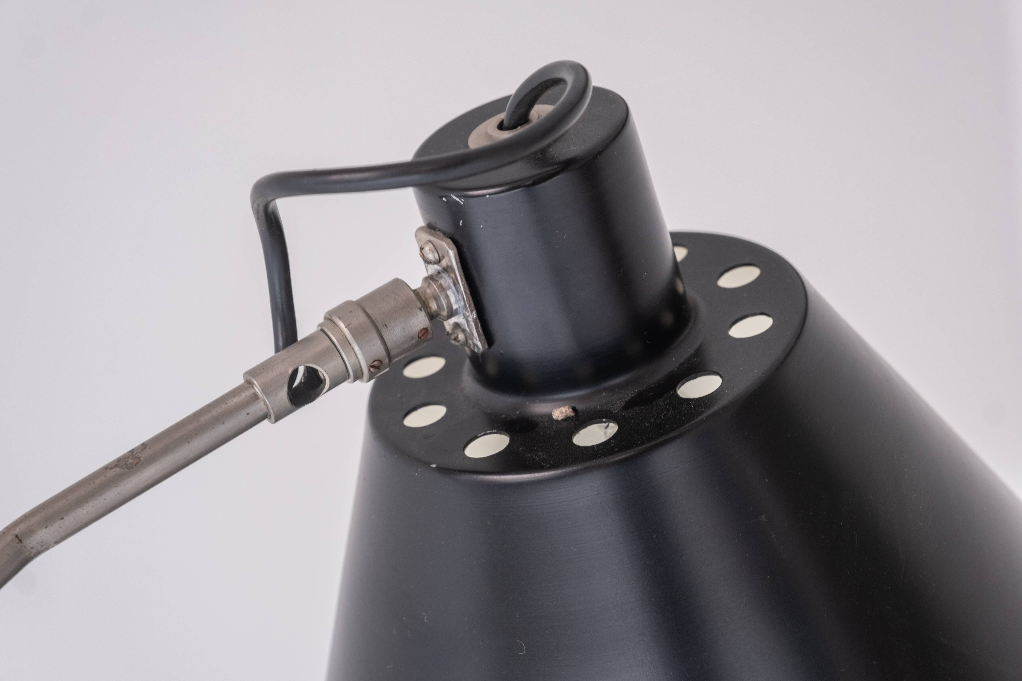 Early ‘Magneto’ floor lamp by H. Fillekes for Artiforte, The Netherlands 1954.