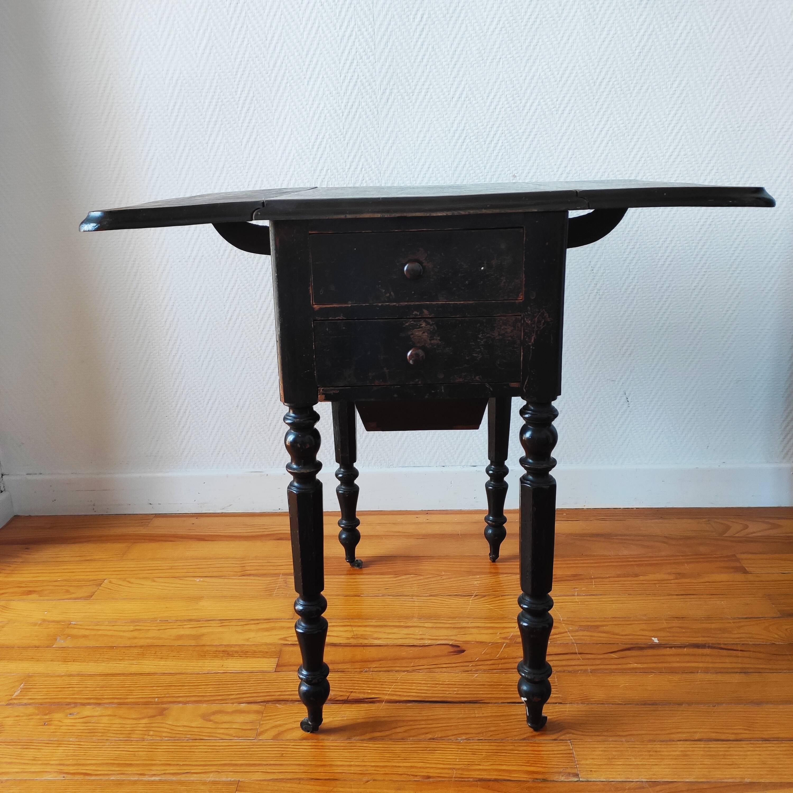 Table d’appoint ancienne à abattants style Napoleon III