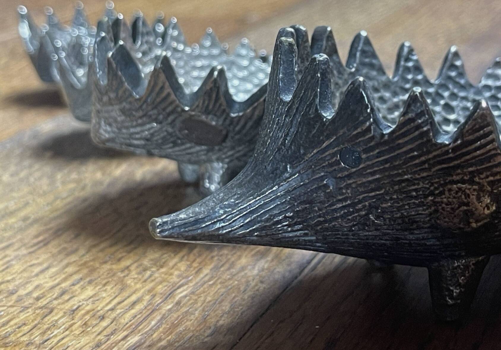 Walter Bosse / Herta Baller — Patinated brass - 4 nesting hedgehogs - 195