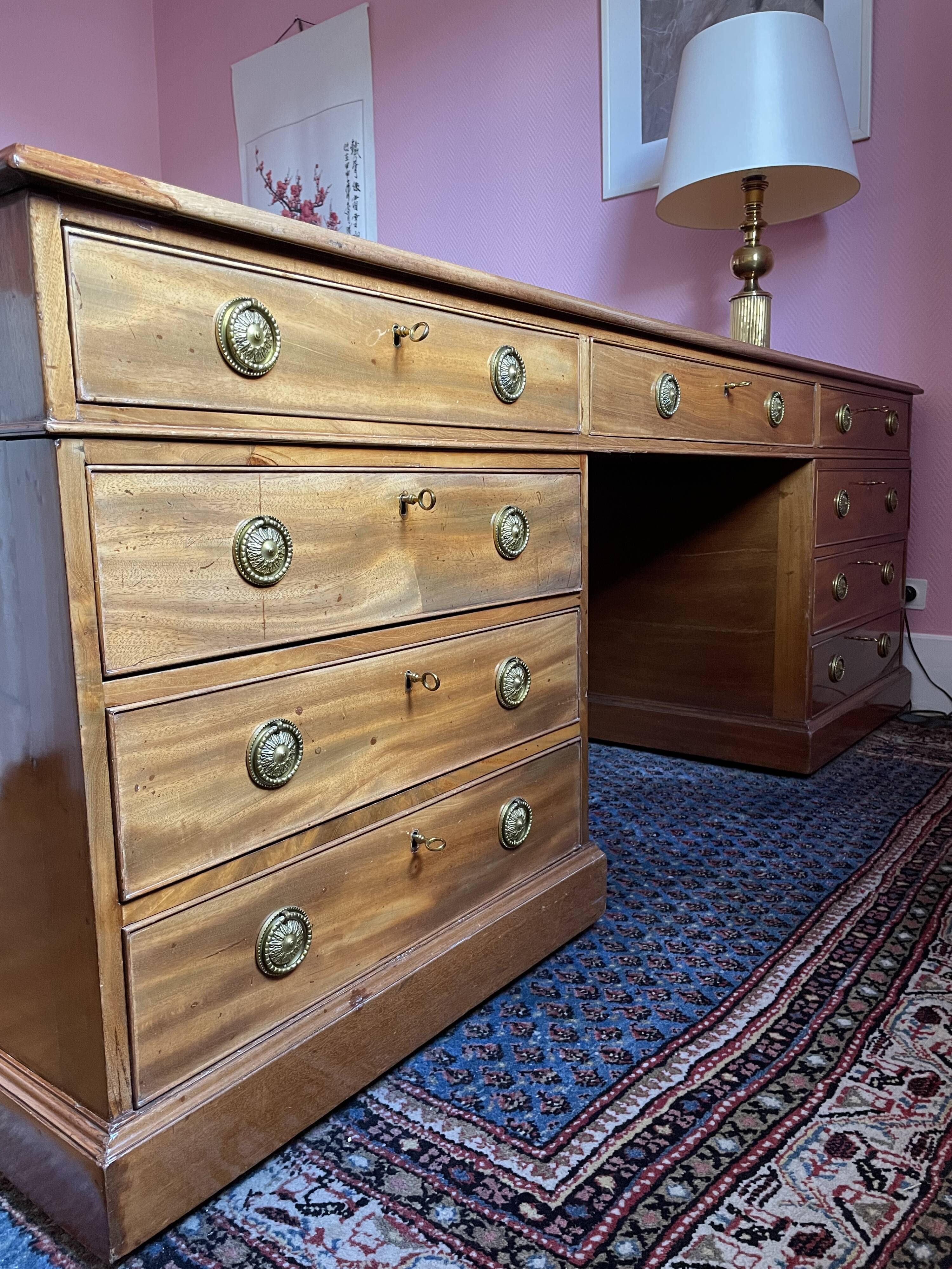 Bureau ministériel double face