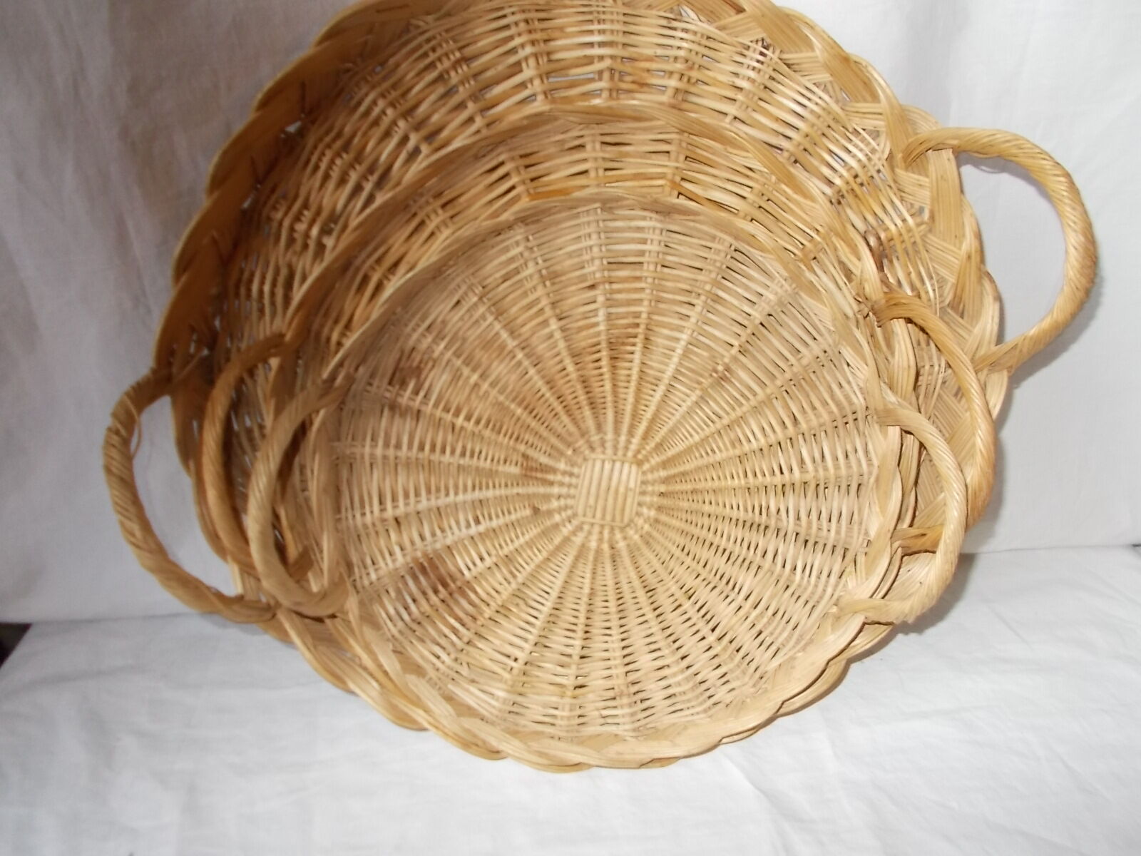 Set of 3 wicker dishes with handles