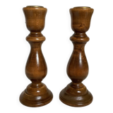 Paire de bougeoirs en bois verni