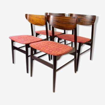 Ensemble de quatre chaises de salle à manger en palissandre et rembourré de tissu rouge, de design danois, années 1960