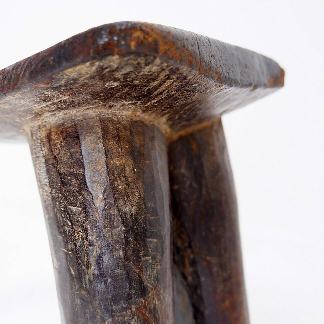 Tabouret tripode en bois du Burkina Faso