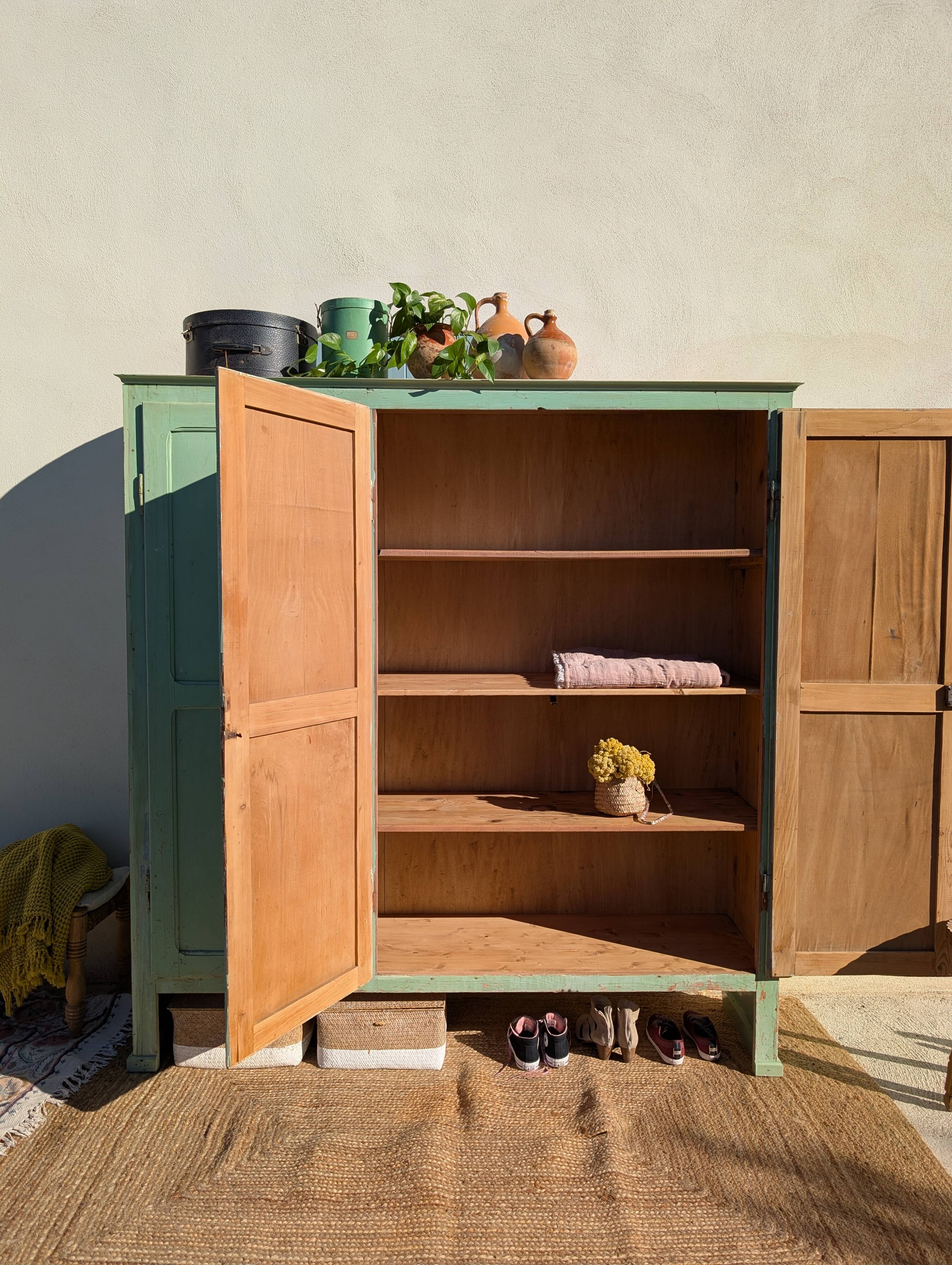 Workshop cabinet with 3 doors