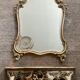 Ancien miroir et console murale en bois sculpté