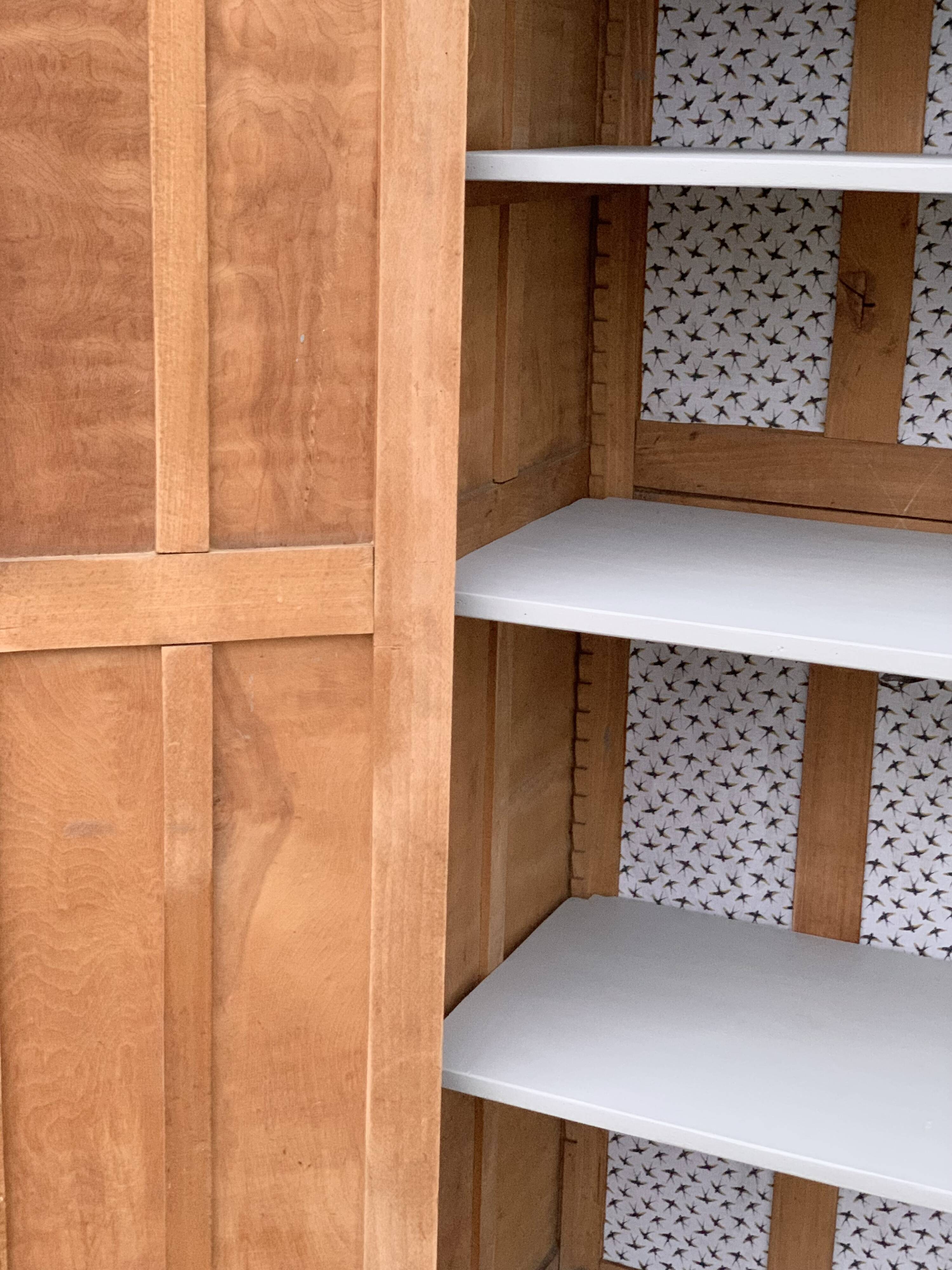 Armoire parisienne panneautée en bois brut, 1930