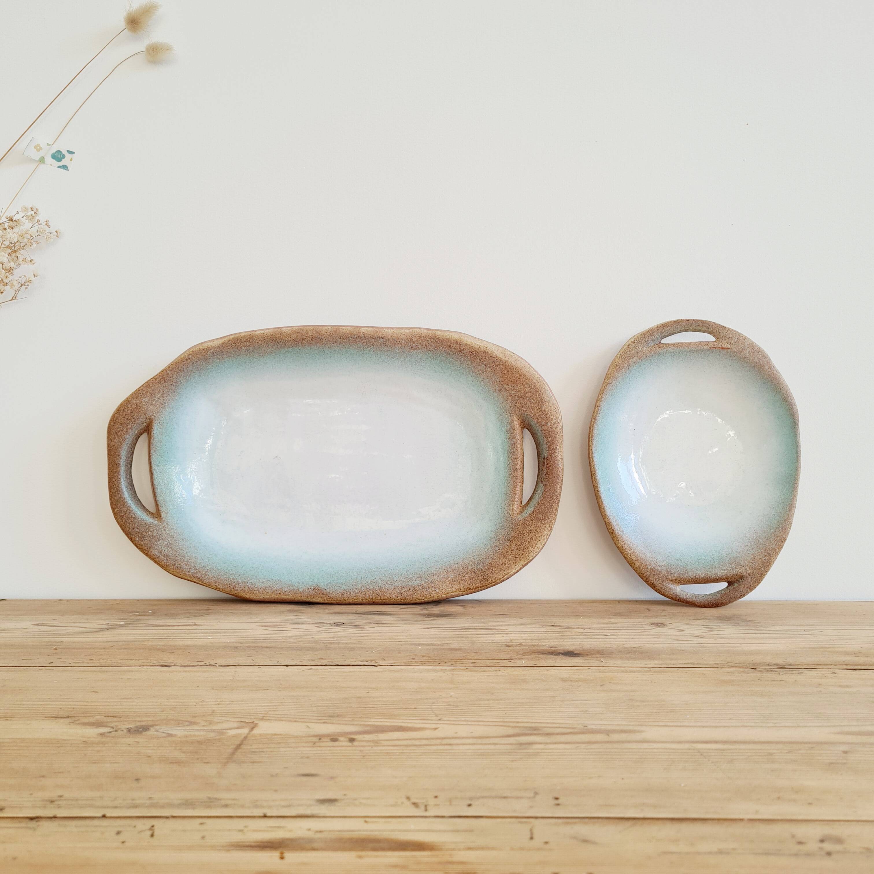 2 blue stoneware dishes