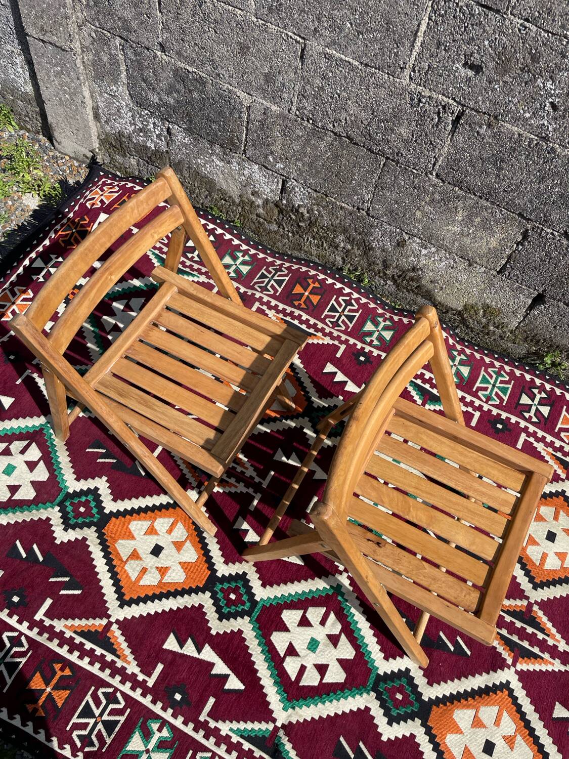 Pair of 80' folding chairs