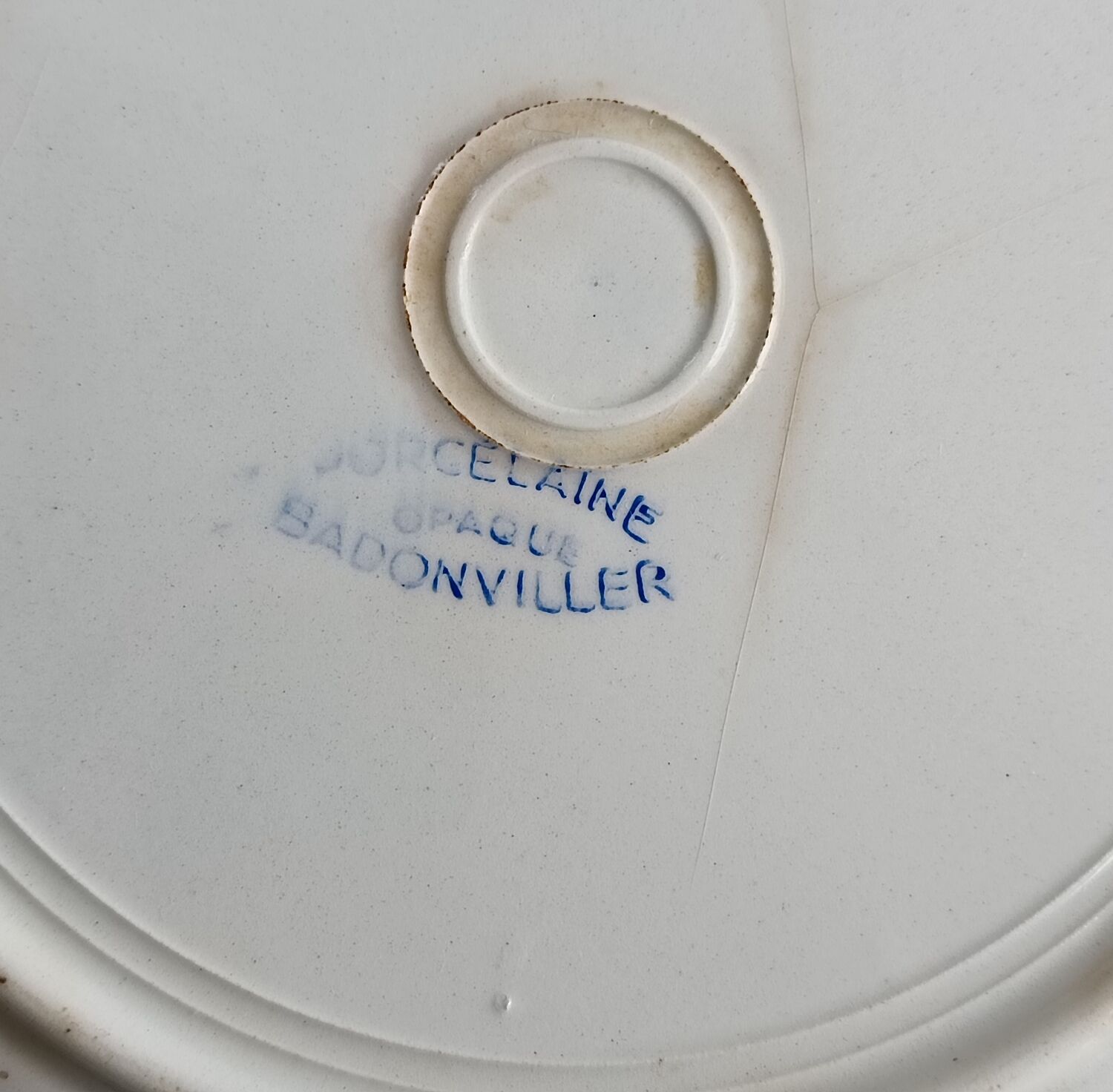 Six mismatched plates iron earth