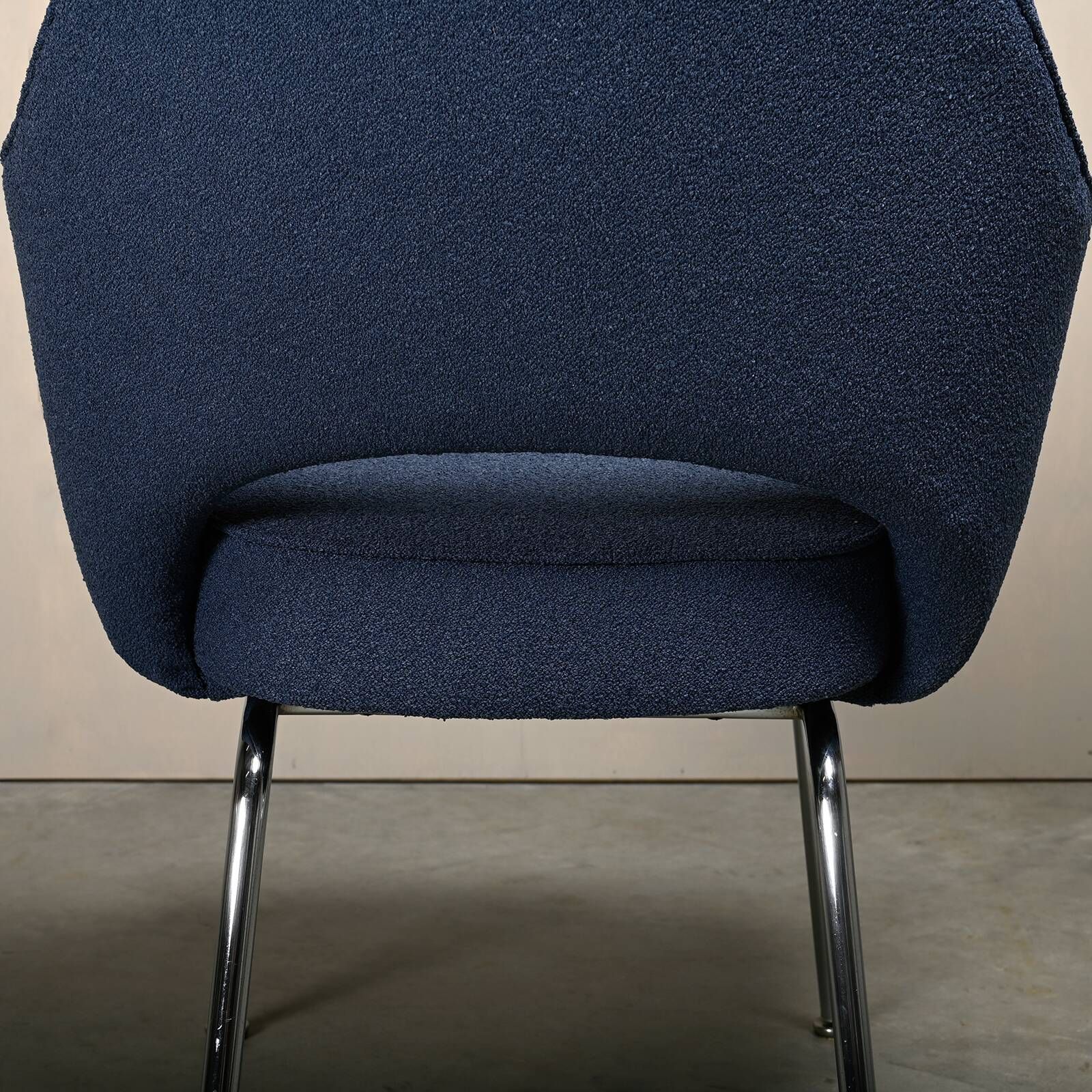 Eero Saarinen Executive Armchair in Blue Bouclé fabric for Knoll International