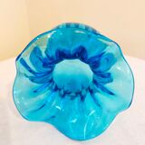 Vase bleu en verre soufflé