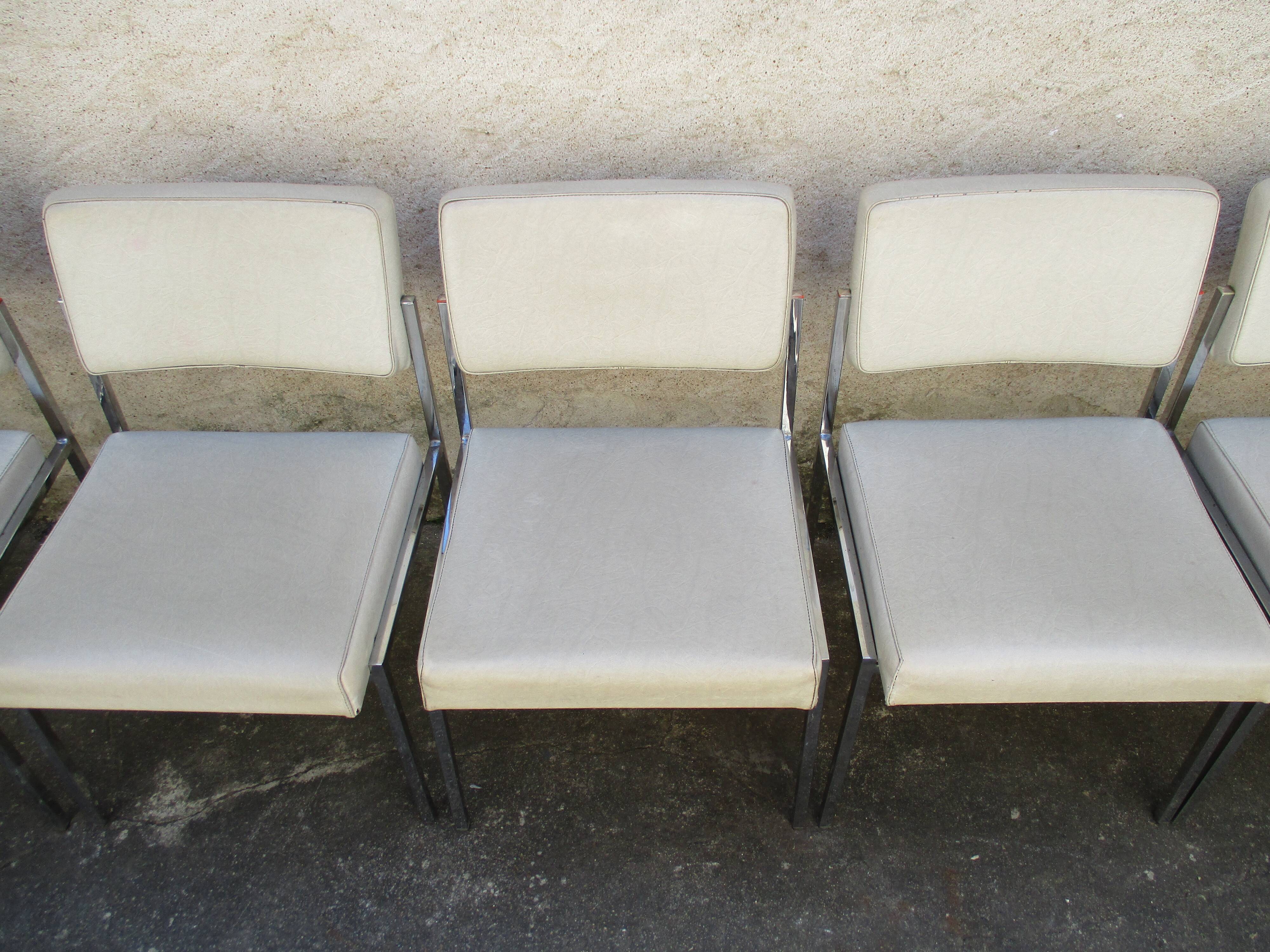 Lot of 10 chairs Strafor 70s