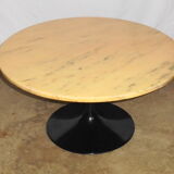 Round coffee table on tulip foot from the 70s