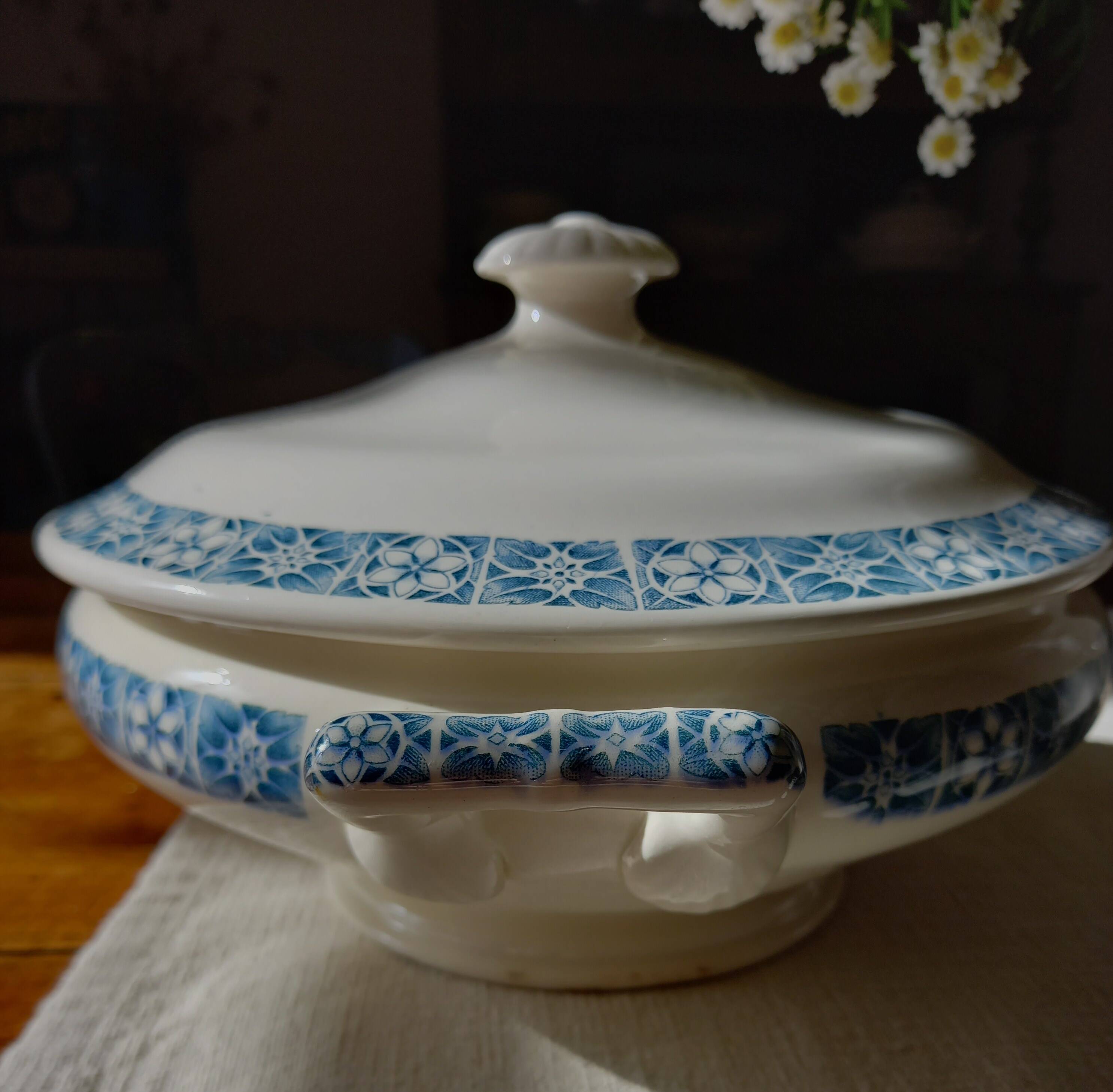 Ironstone soup tureen Longchamp "René"