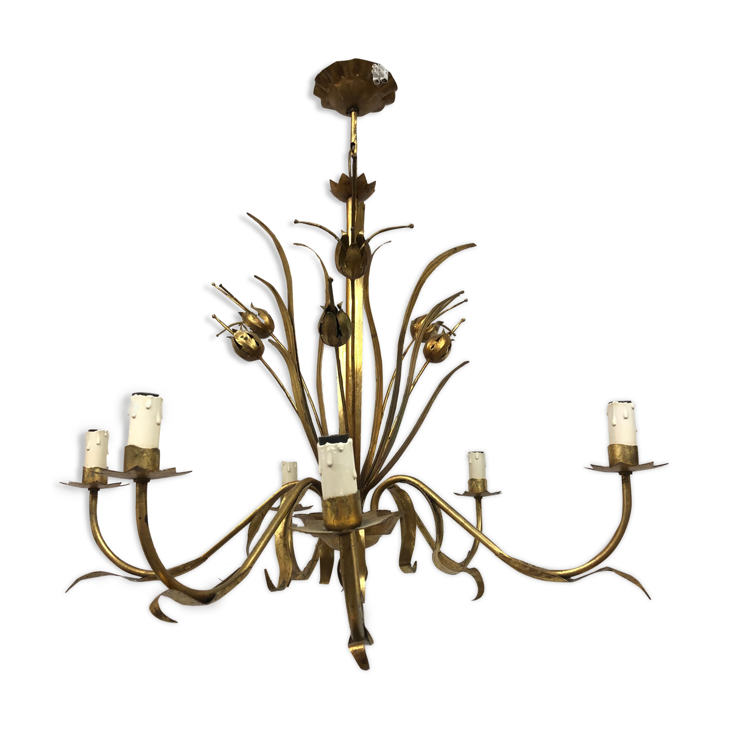 Golden chandelier of the 70s joncs decorations