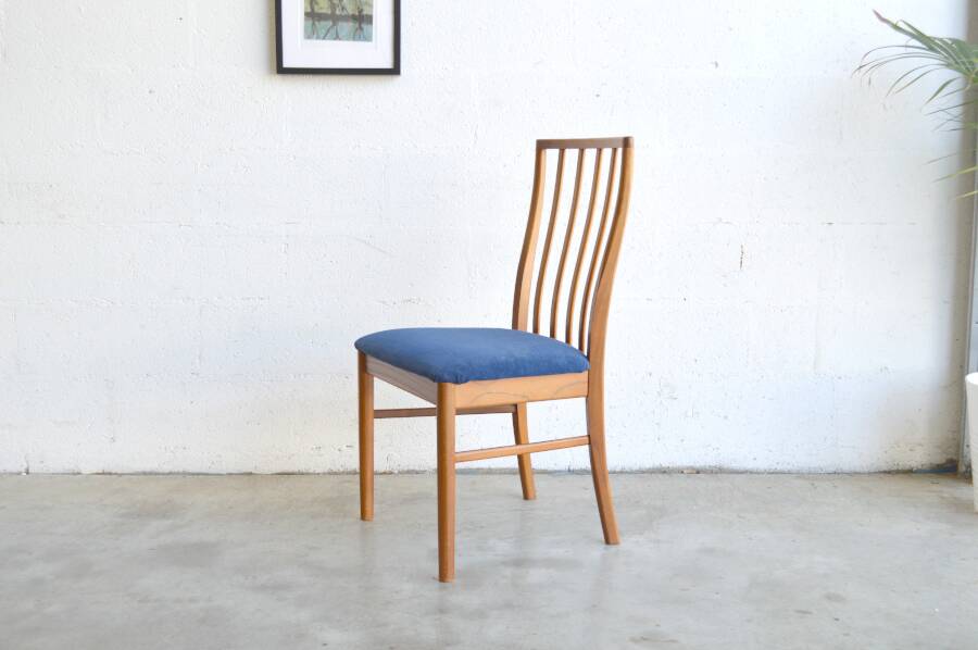 Set of 4 chairs and 2 armchairs by McIntosh.