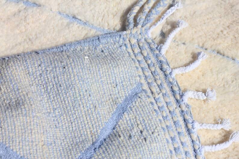 Handmade Berber rug 250cm x 150cm