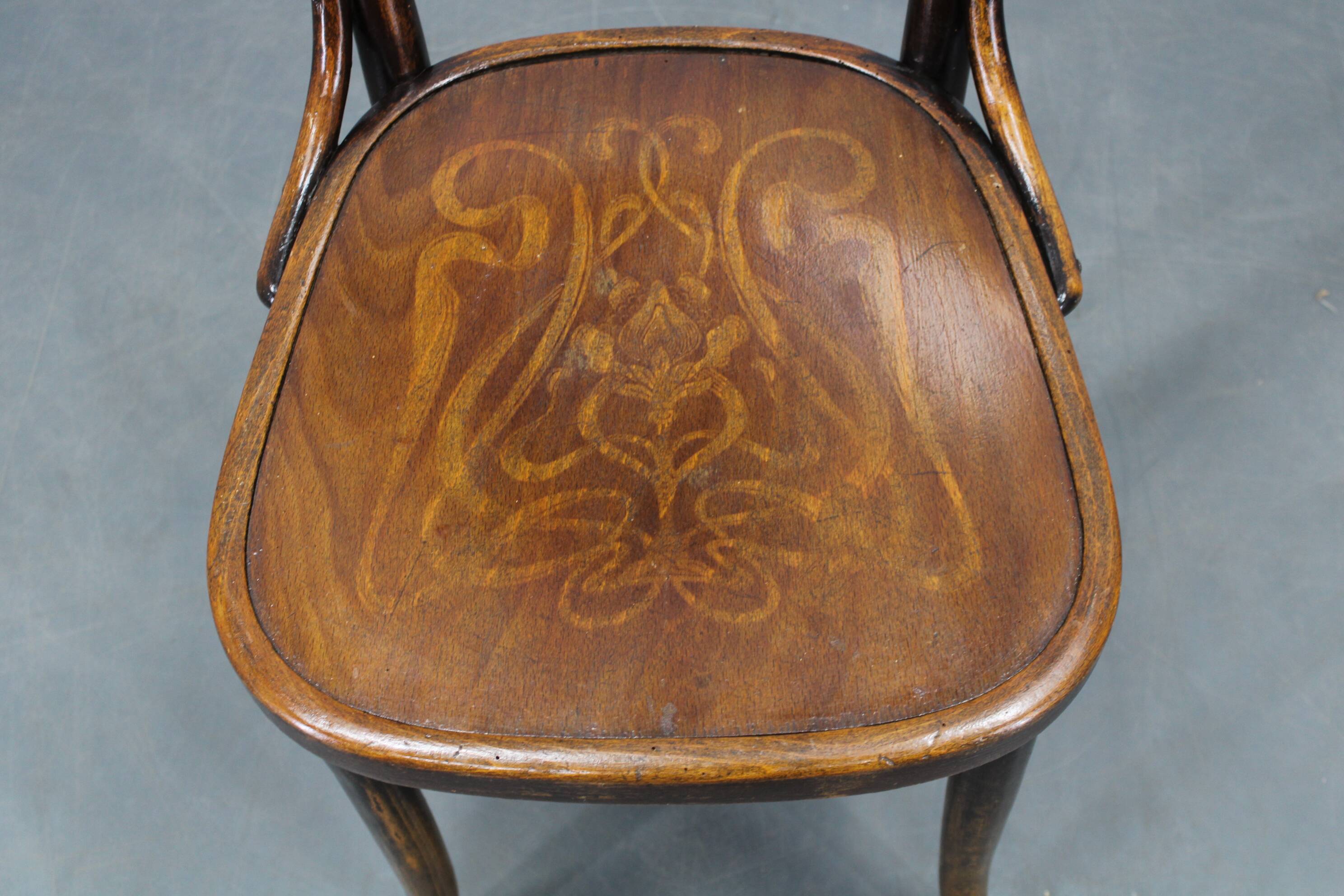Pair of Thonet Art Nouveau bentwood chairs, Czechoslovakia, 1920s