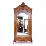 Vaisselier en noyer, porte en miroir, France vers 1900