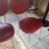 Paire de chaises en skaï bordeau