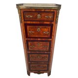 Elégant chiffonnier de style Louis XVI fin XIXe