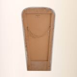 Miroir déco avec cadre en bois peint en blanc et détails dorés