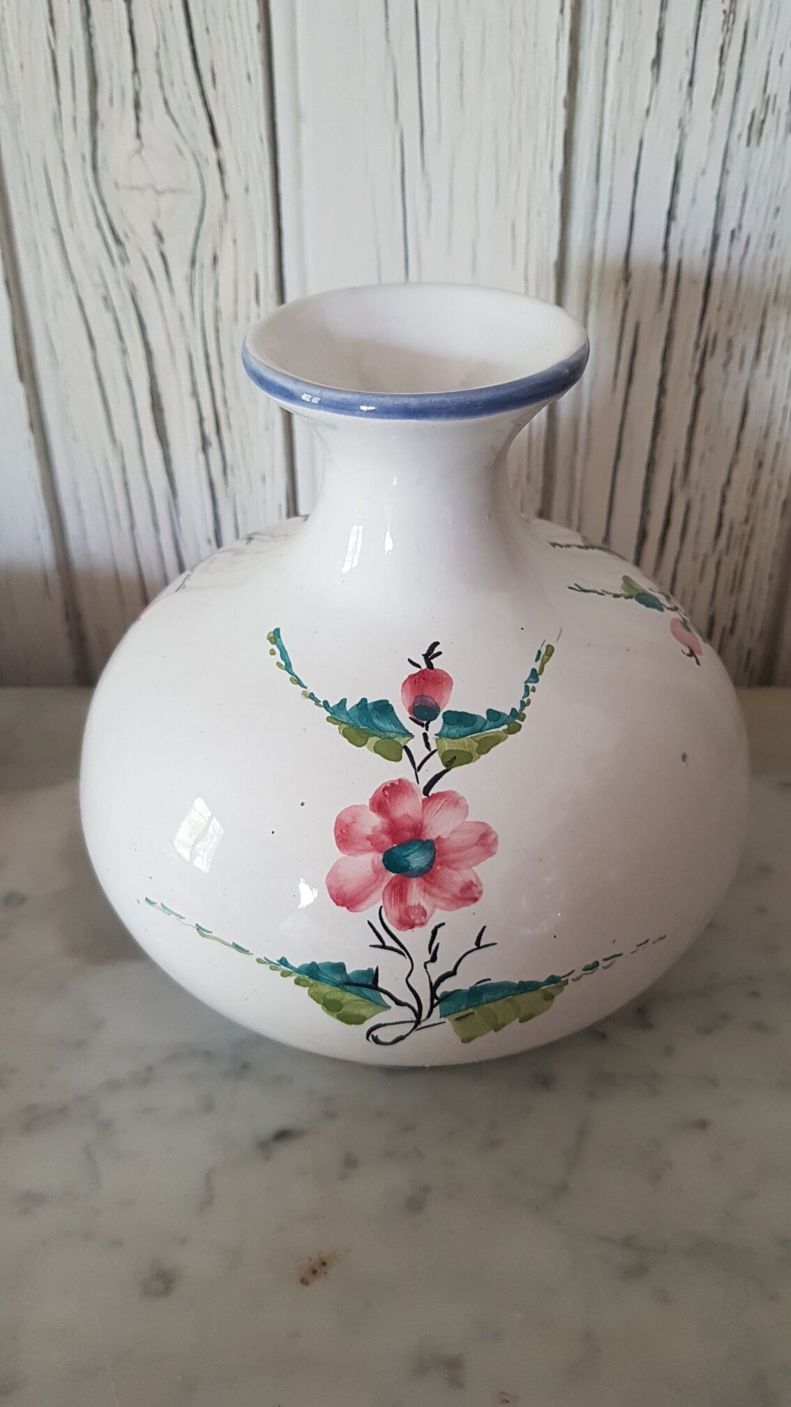 Ceramic vase decorating pink flowers