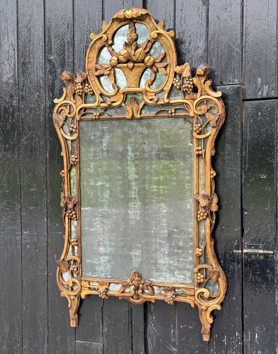 Large Louis XV Pareclosed Mirror In Carved And Gilded Wood, France 18th Century