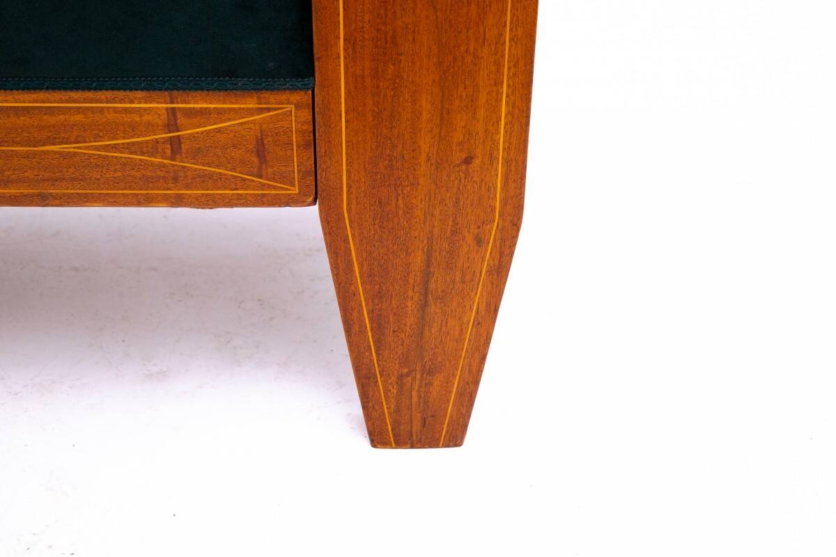 Canapé ancien d'Europe du Nord, vers 1890.