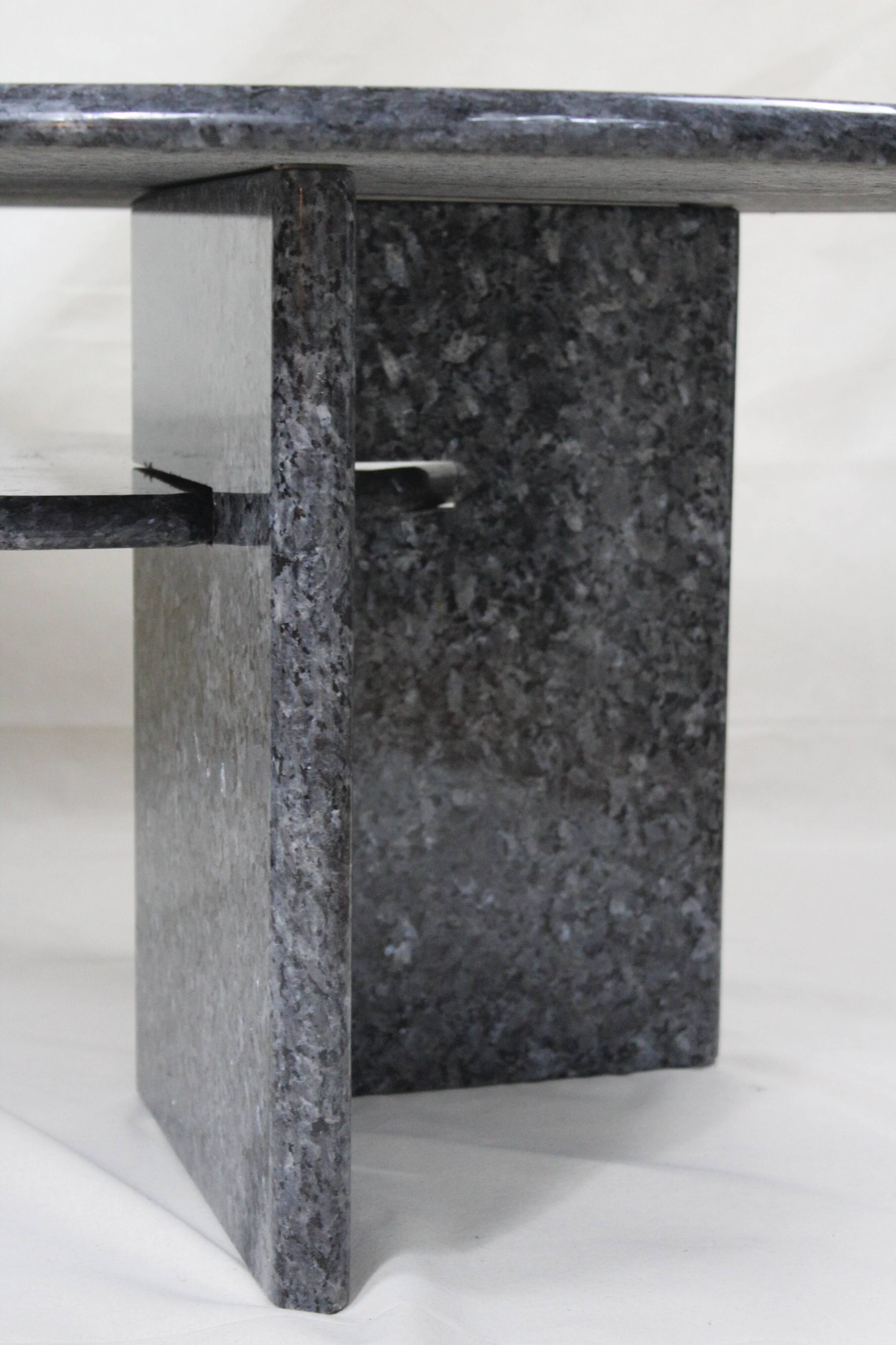 Table basse en granit bleu, circa 1980