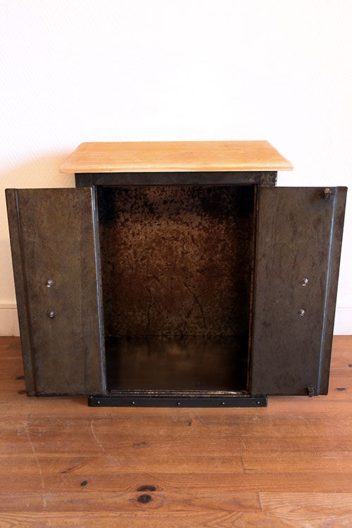 Meuble de rangement métallique industriel