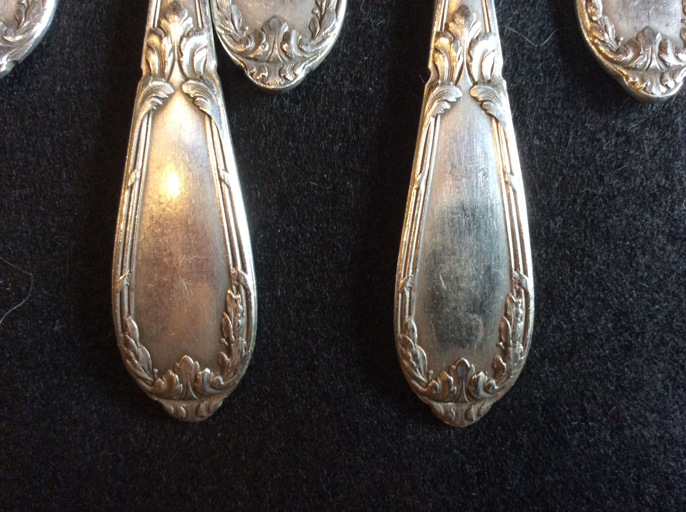 12 oyster forks & box