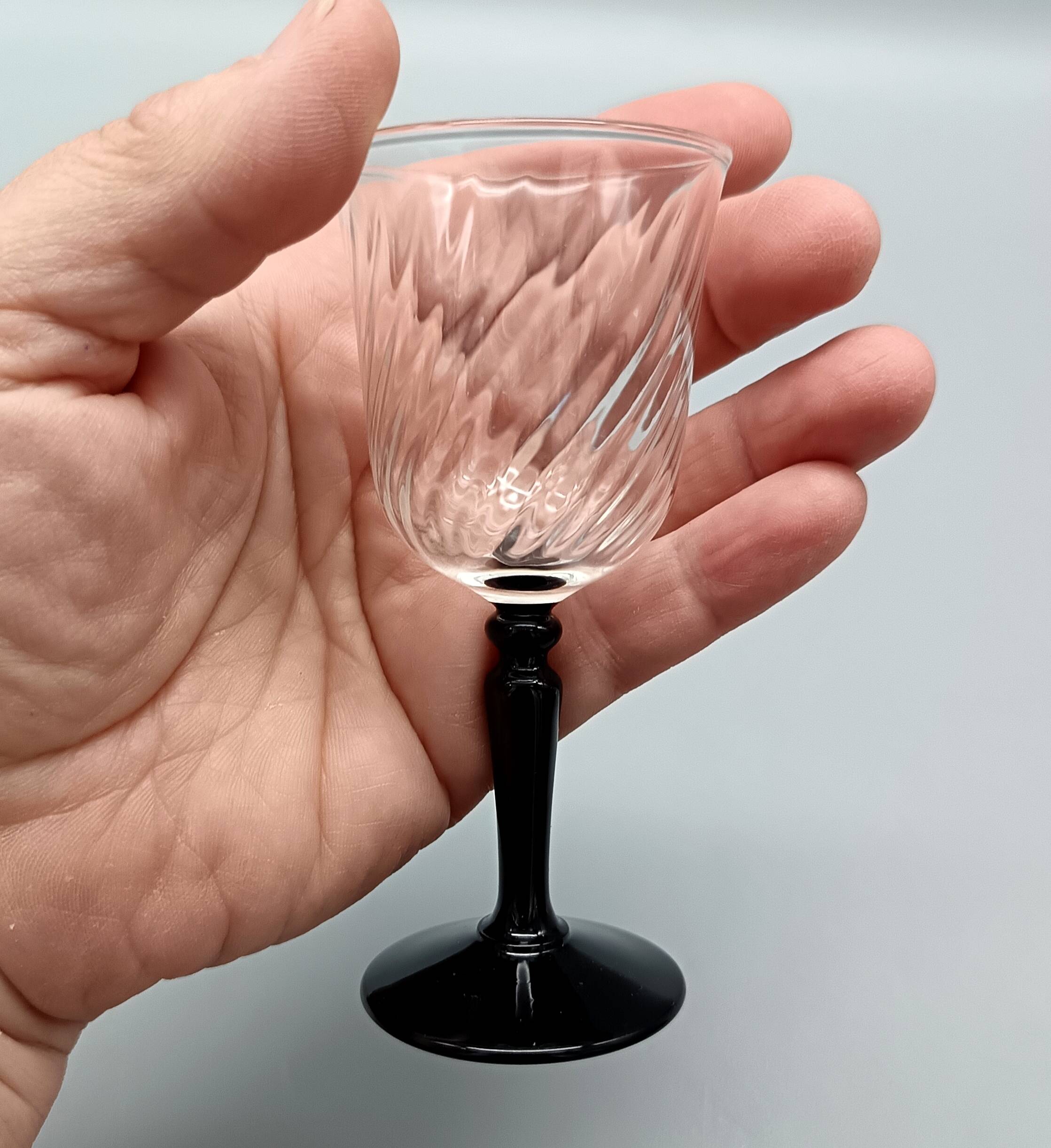 6 liqueur glasses on black opaline foot france, onyx luminarc vintage