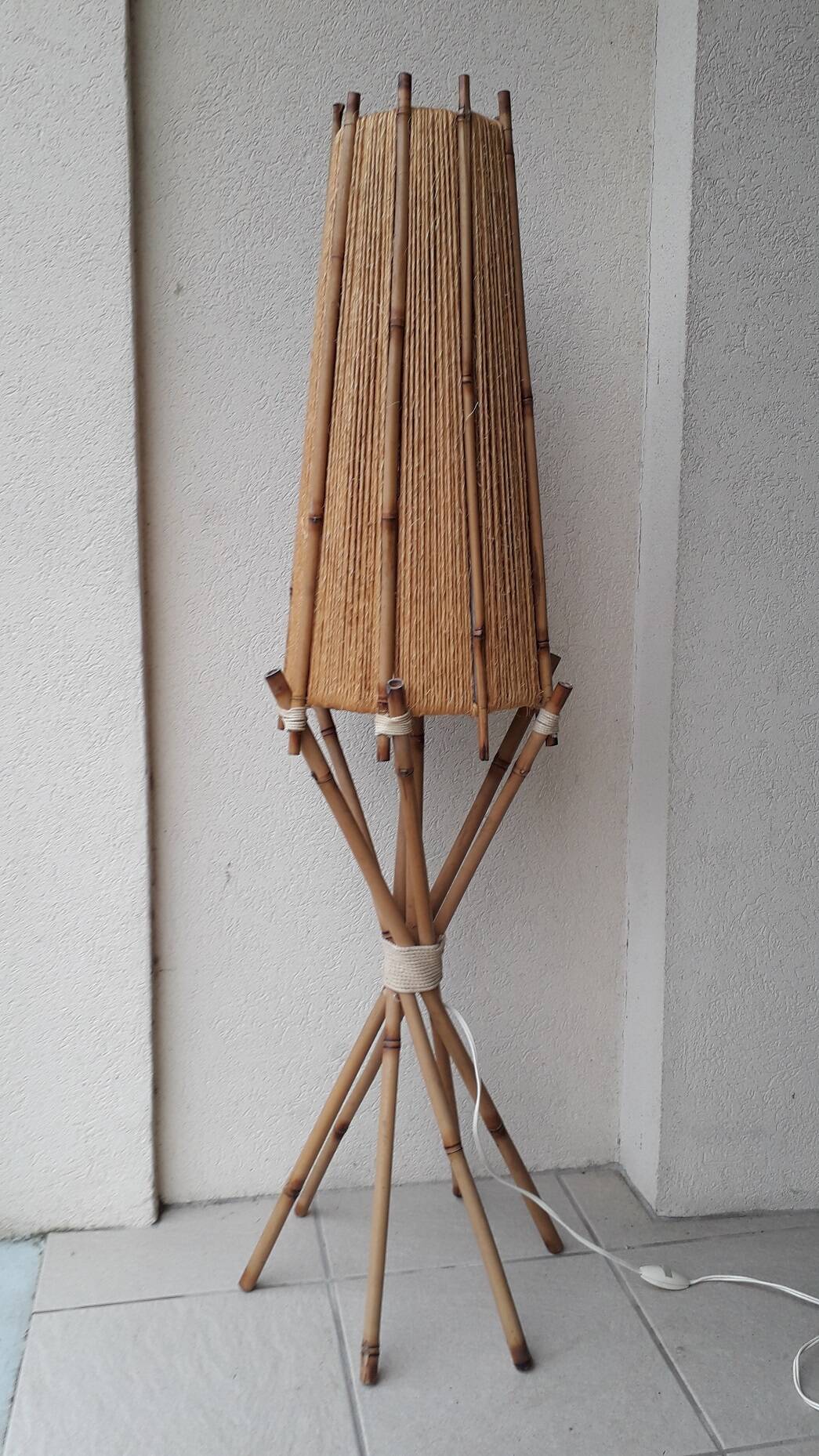 Lampadaire bambou et ficelle