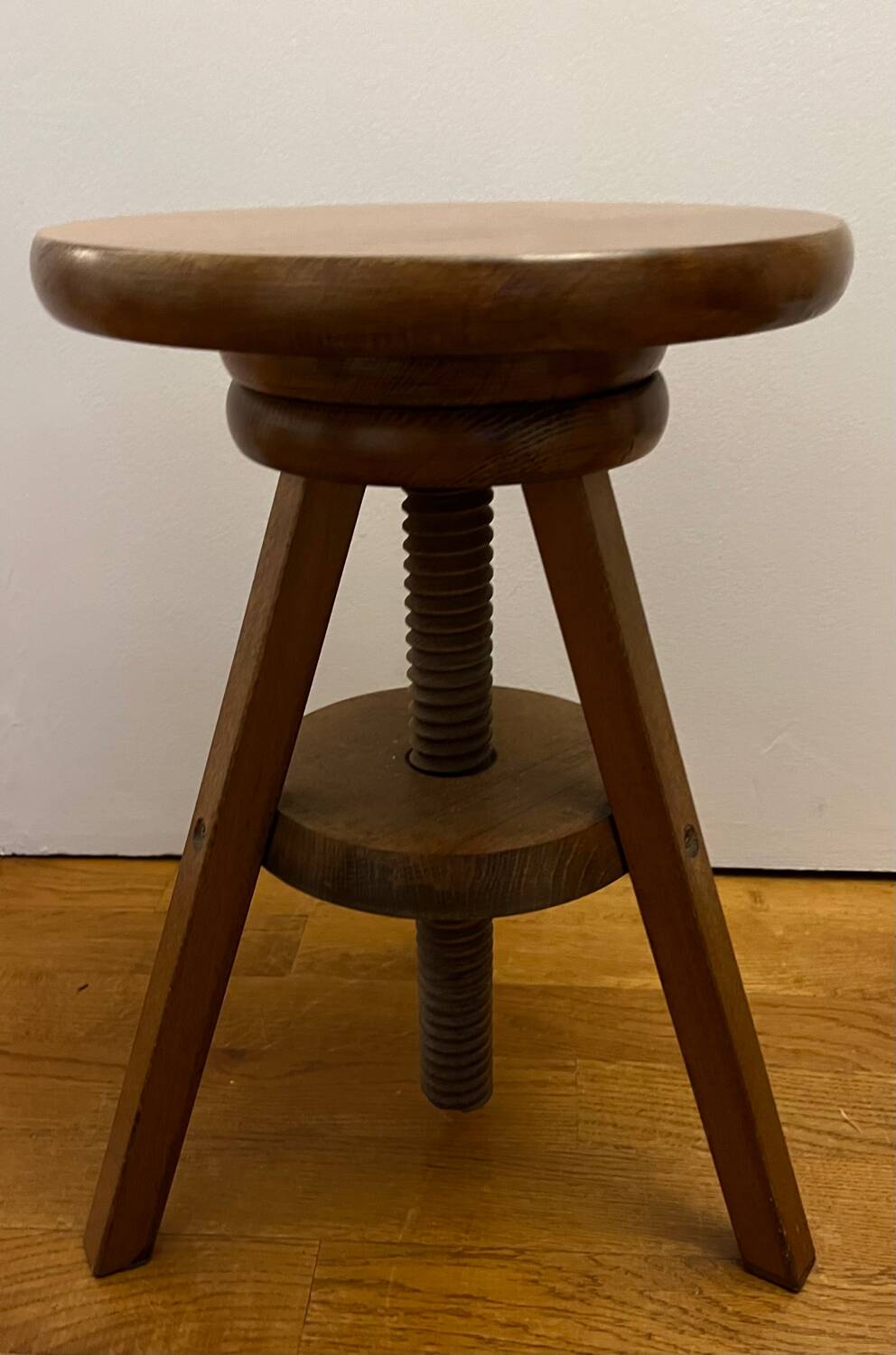 Screw stool