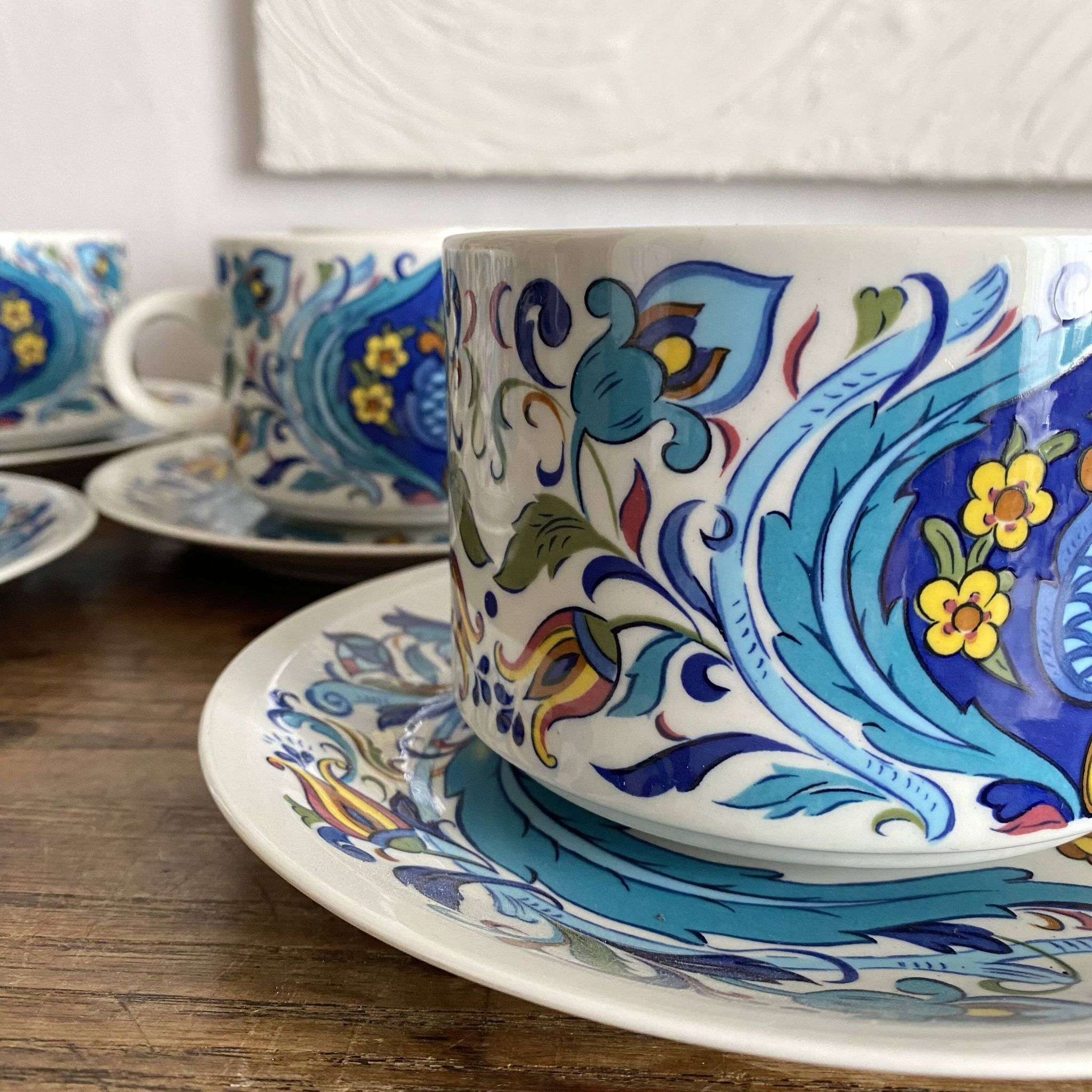 Villeroy and Boch Izmir model large cup breakfast set