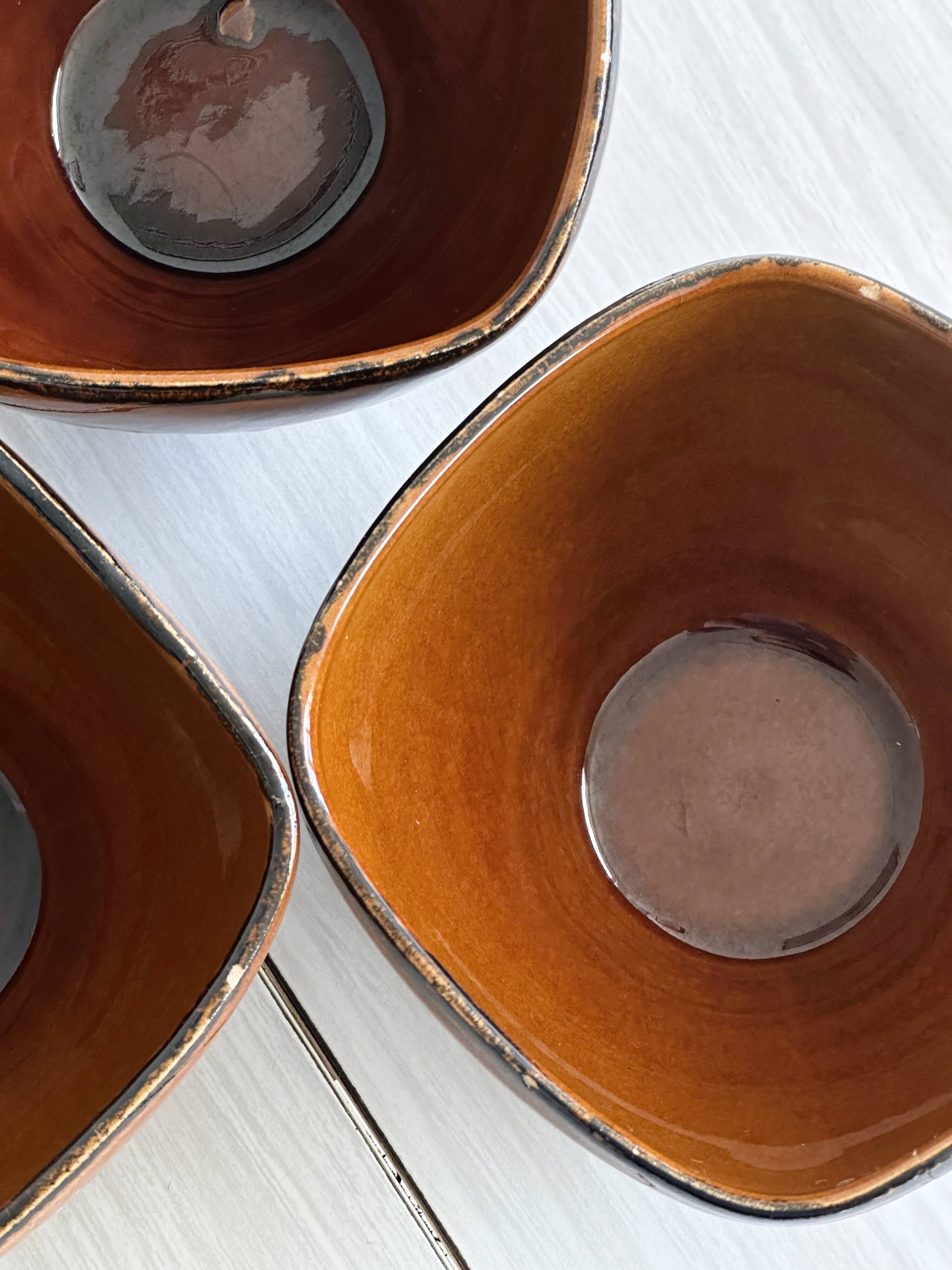 3 ceramic bowls.